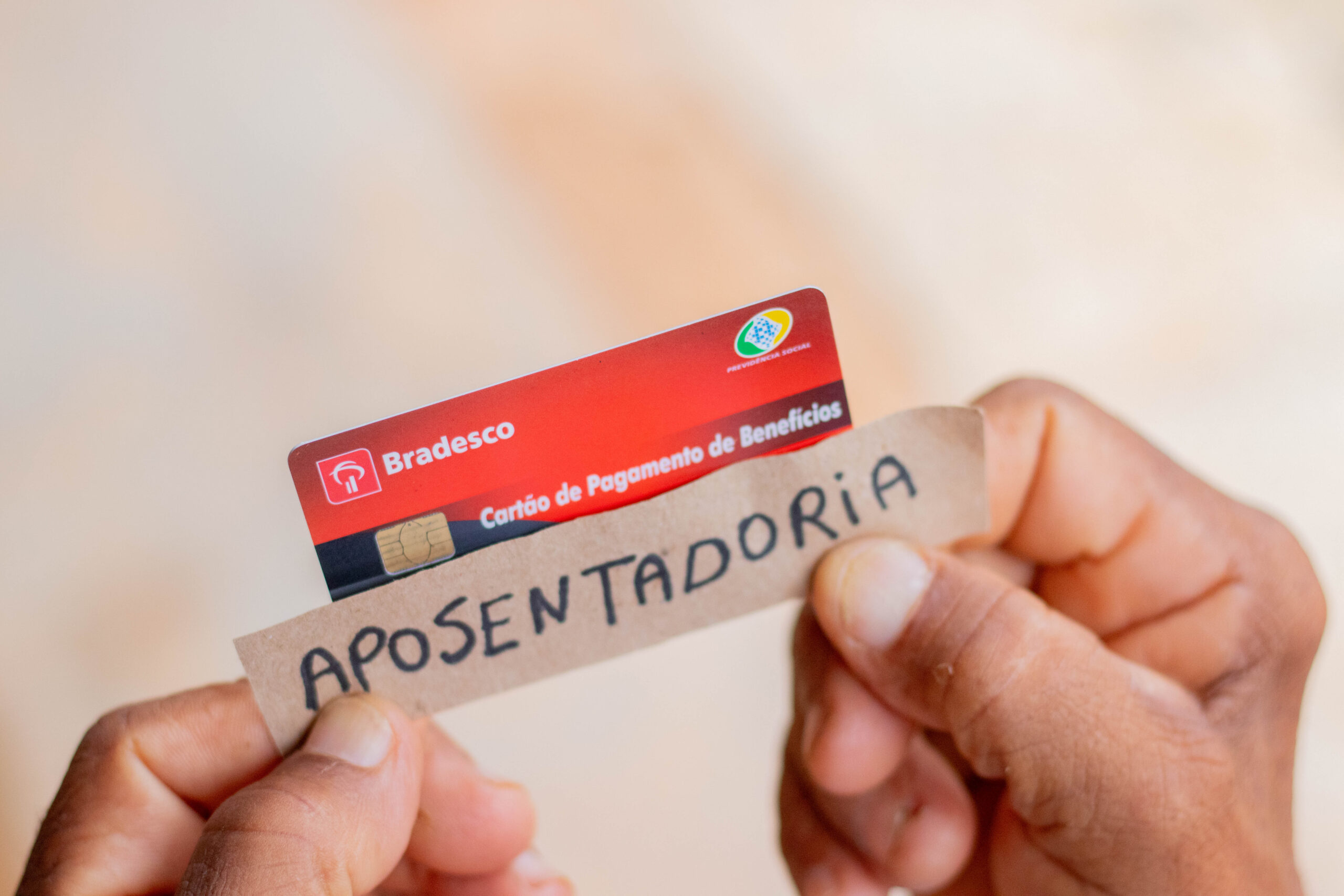 Se o INSS fez descontos indevidos no seu pagamento, saiba como fazer com que eles parem.