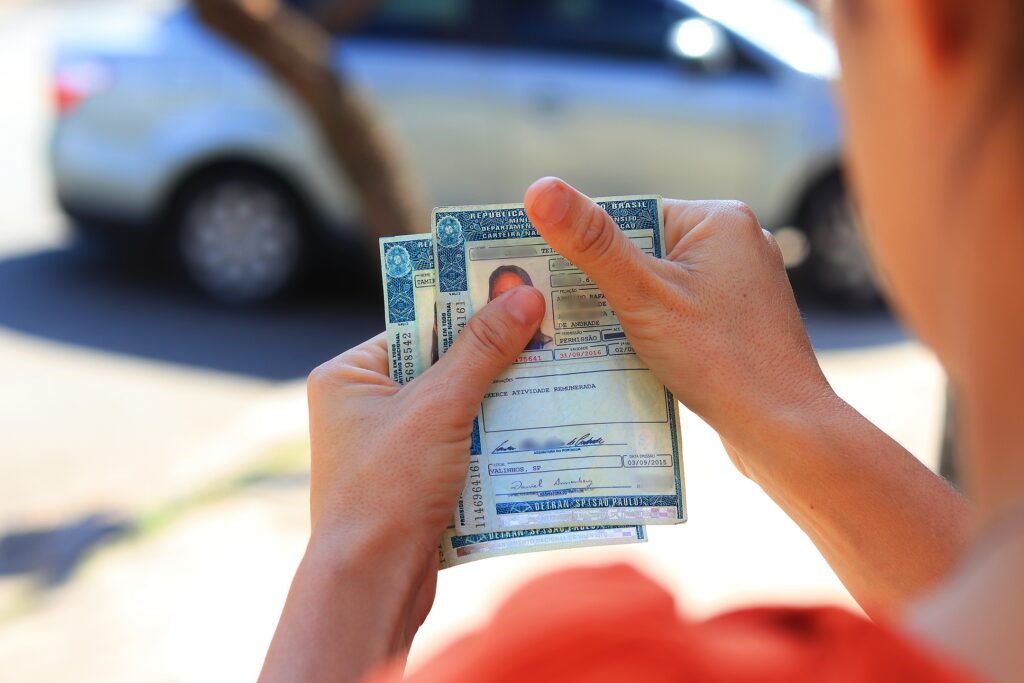 Os idosos que não se atentarem às novas regras do CTB podem acabar sem a CNH. Confira o motivo!