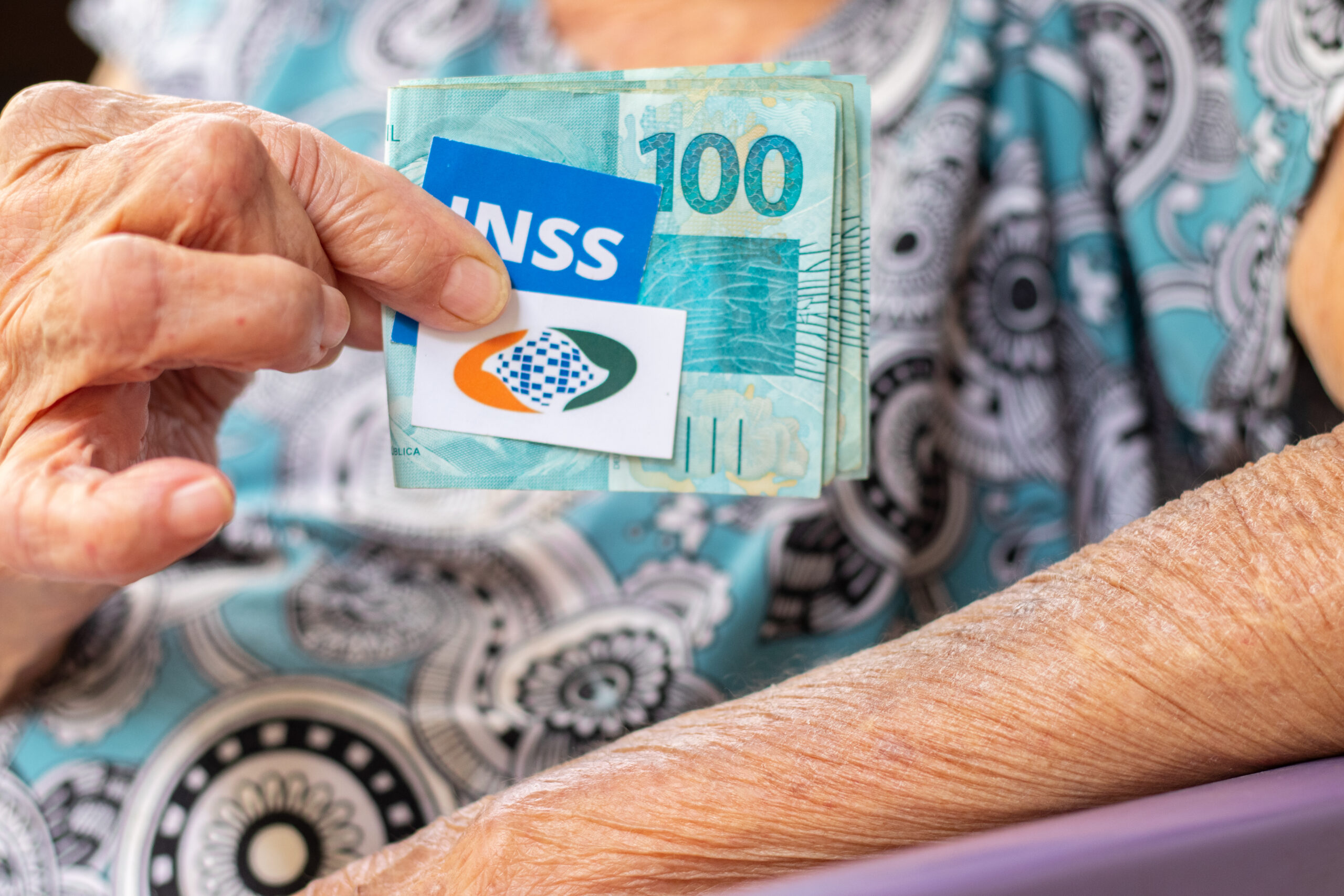 Atenção idosos: Saiba como realizar a Consulta online de benefícios do INSS. Crédito: @jeanedeoliveirafotografia / beneficiodoidoso.com.br
