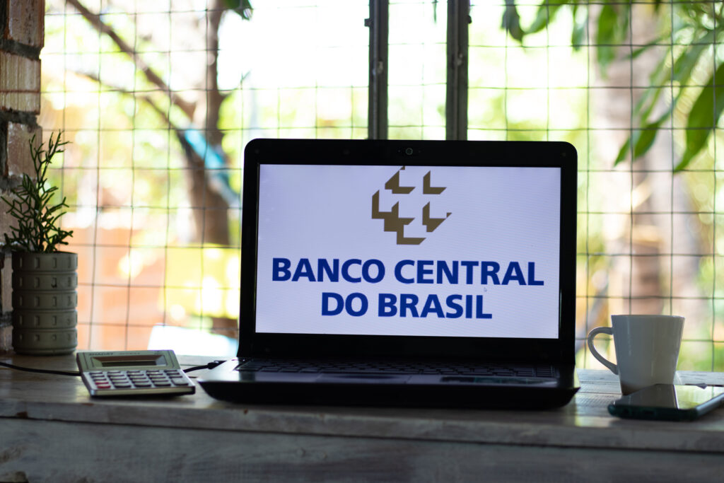 Alerta do Banco Central! Número de GOLPES envolvendo empréstimos ONLINE cresce; veja como se proteger