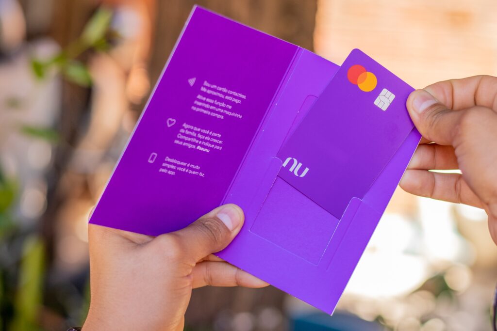 Nubank Ultravioleta libera cartão de crédito SEM comprovação de renda mínima e lista de BENEFÍCIOS impressiona