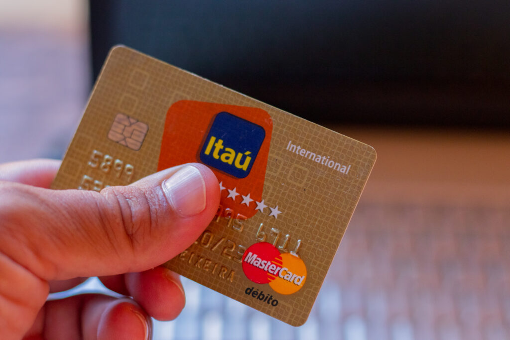 Itaú libera BENEFÍCIO EXCLUSIVO para quem tem este cartão de crédito; veja