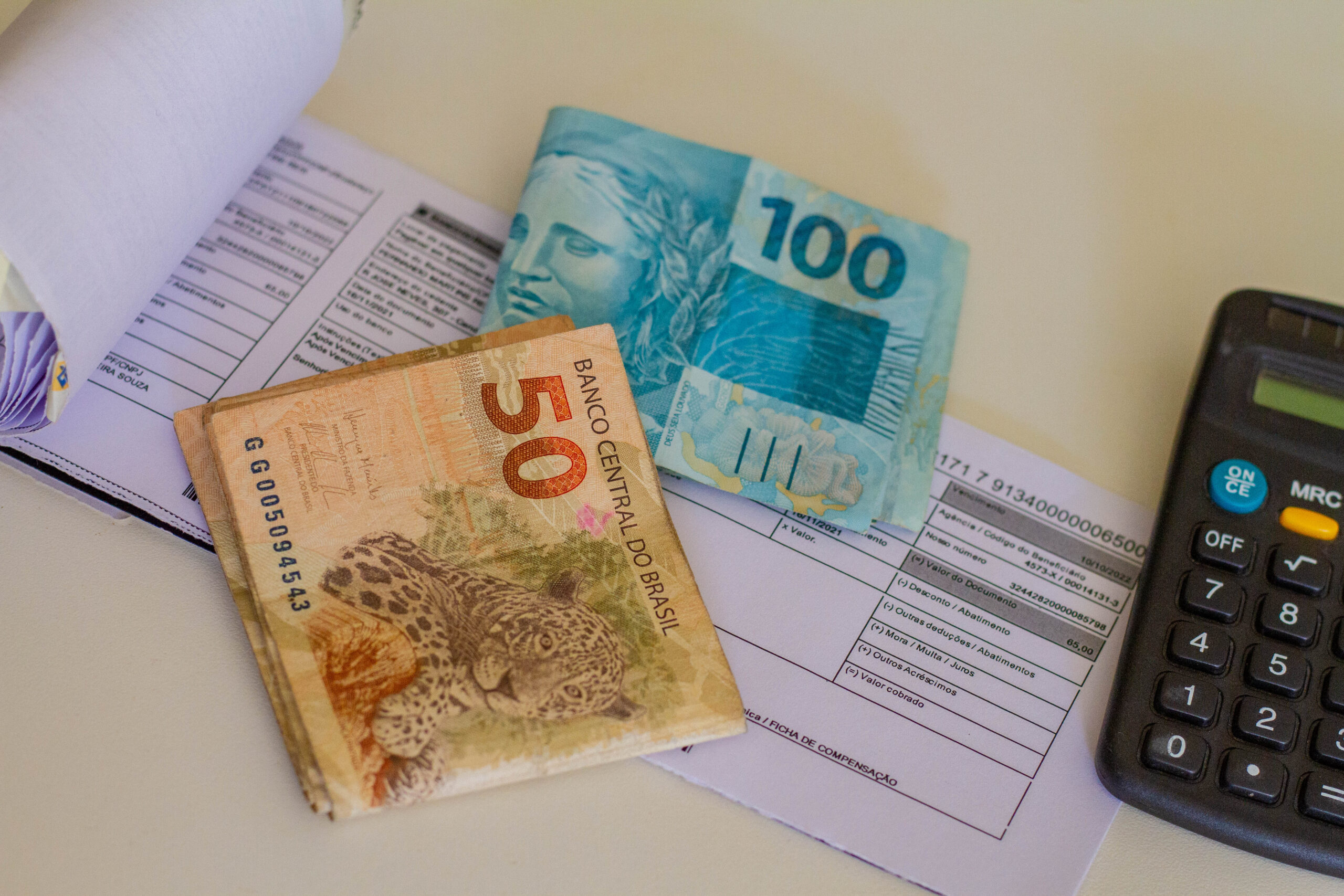 Se você é idoso, saiba que não precisa pagar estas dívidas segundo a lei. Aproveite!