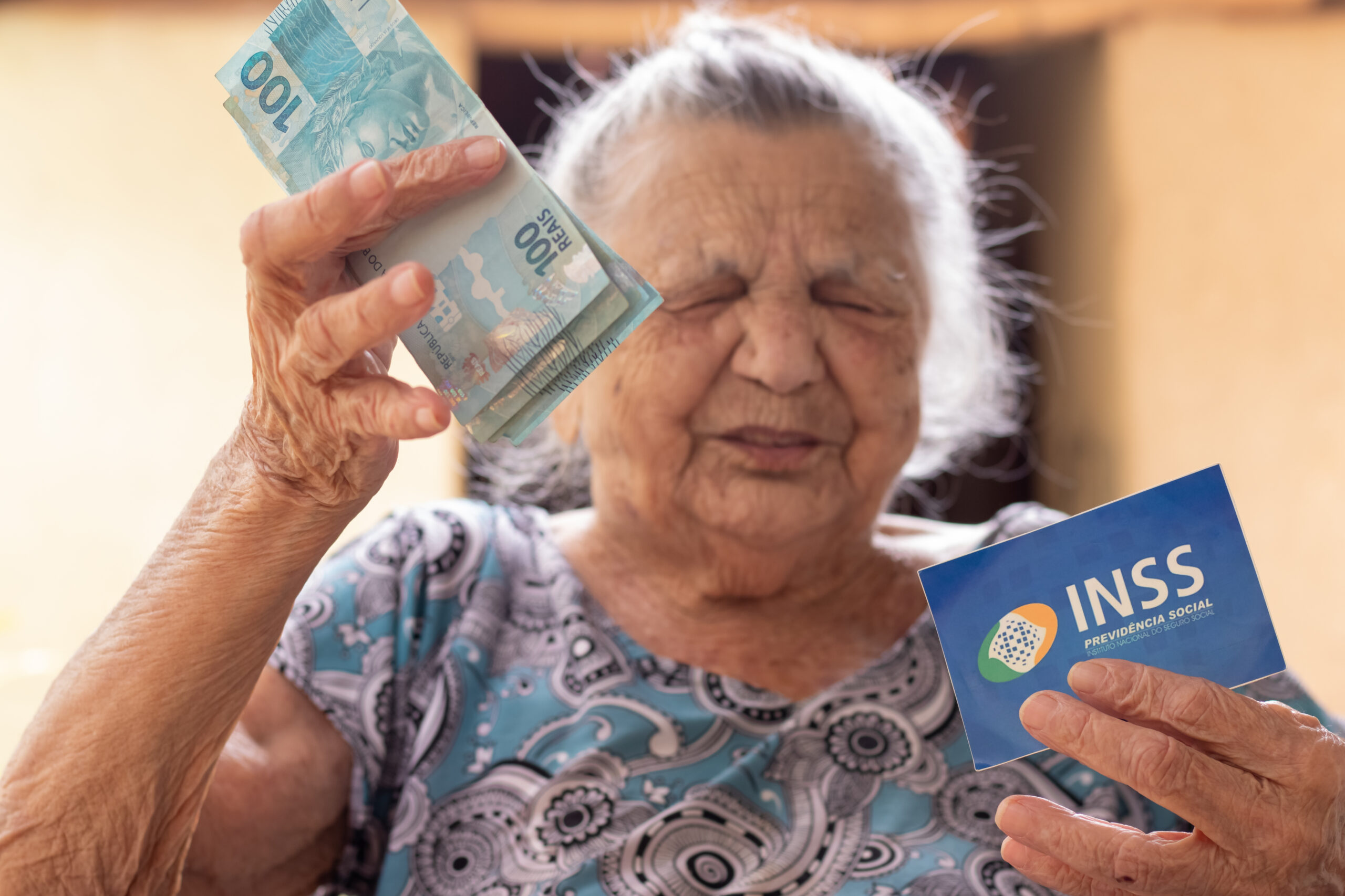 Seus vínculos empregatícios antigos podem influenciar no valor da sua aposentadoria. Confira.