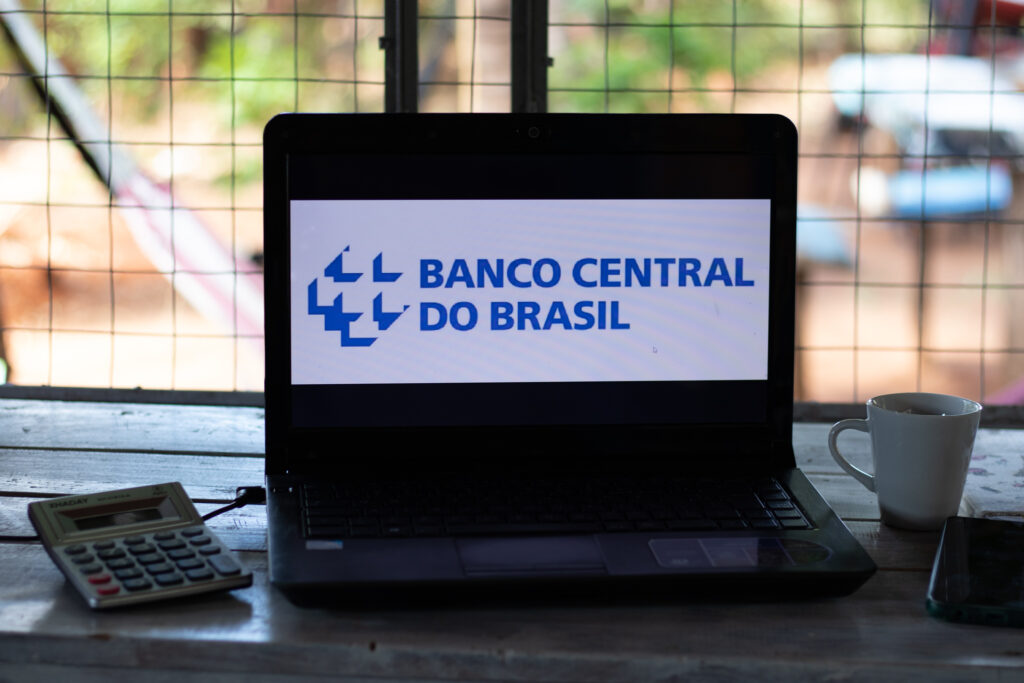 Banco Central divulga lista com os PIORES bancos para cartão de crédito; veja