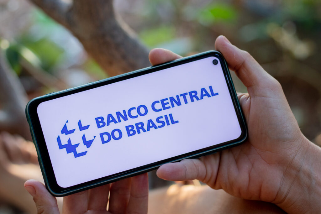 Banco Central quer MUDAR o uso do Pix em 2025; é o fim do cartão de crédito