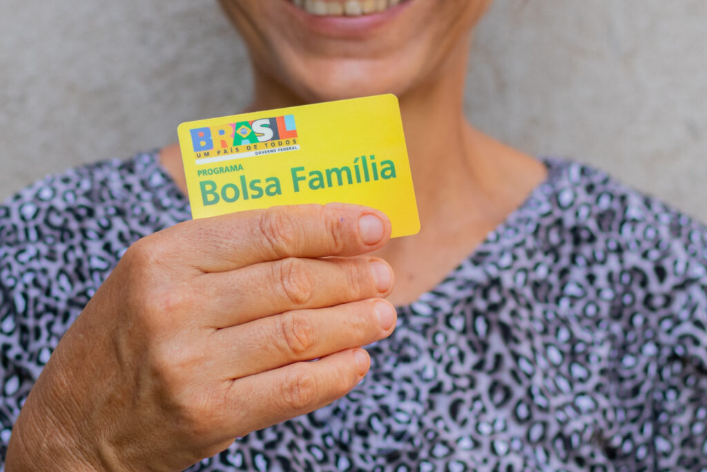 Quer acelerar a aprovação do Bolsa Família? Veja as melhores dicas e estratégias neste artigo. Aprenda a manter sua documentação em ordem, usar ferramentas online e obter ajuda profissional para garantir seu benefício sem demora. 
Crédito: @jeanedeoliveirafotografia / beneficiodoidoso.com.br