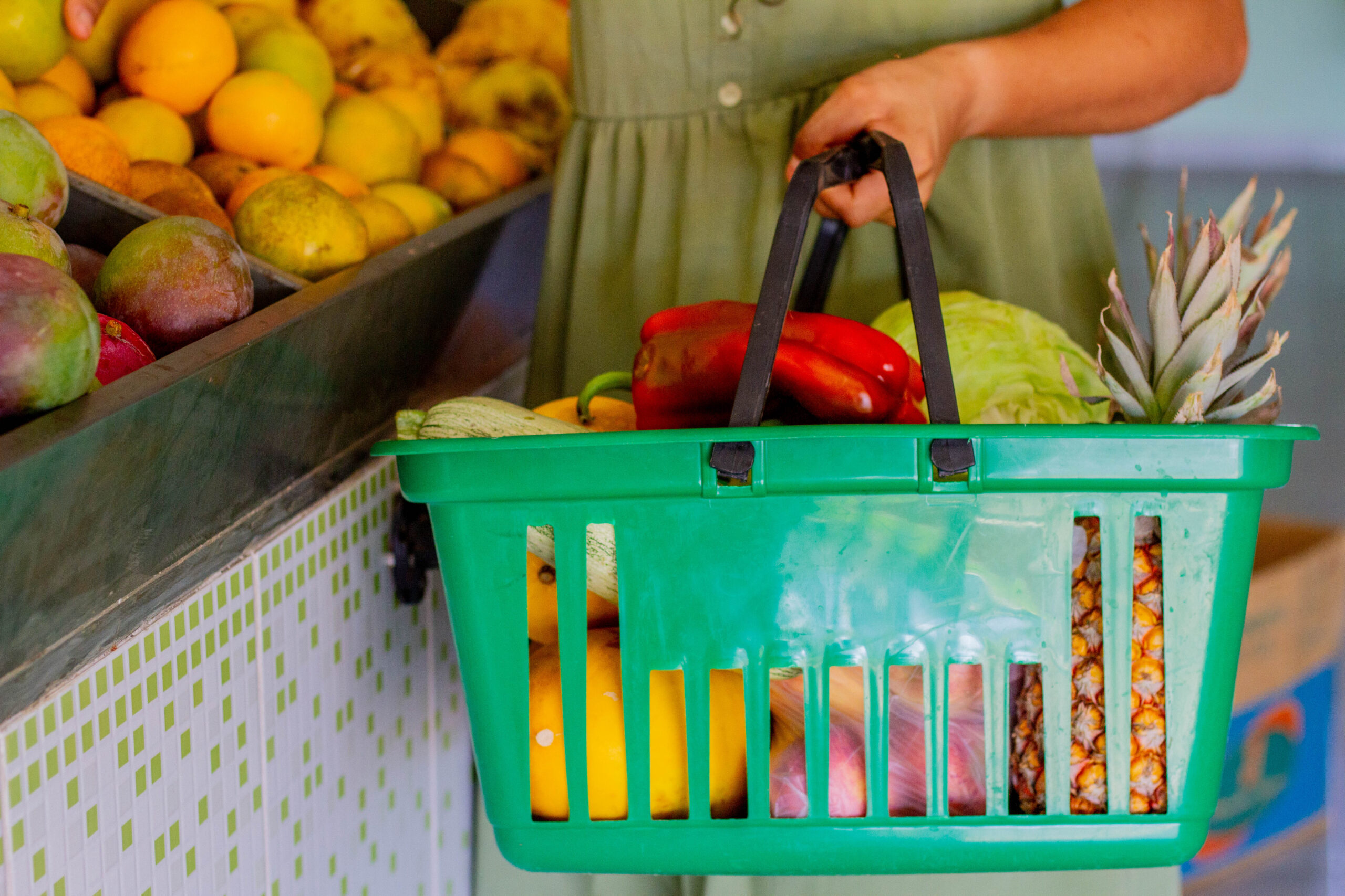 Conheça a iniciativa do governo que oferece cestas de alimentos gratuitas para os idosos quilombolas. Saiba como preencher o formulário online e garantir sua segurança alimentar sem custo algum. Crédito: @jeanedeoliveirafotografia / beneficiodoidoso.com.br