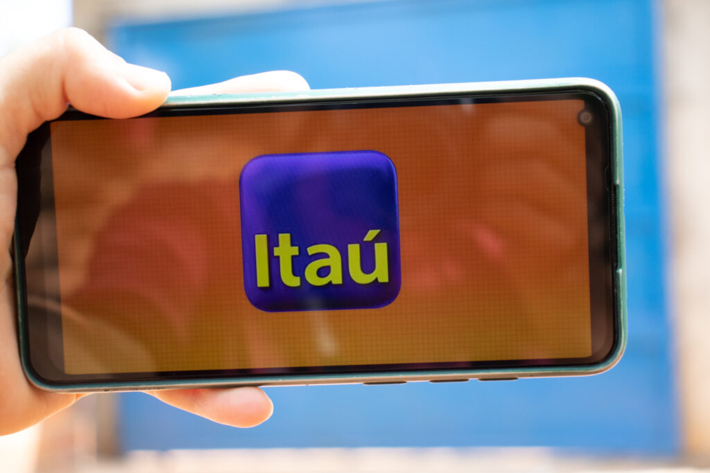 Itaú libera R$ 10 MIL de empréstimo para correntistas que atendem ESTES critérios; veja