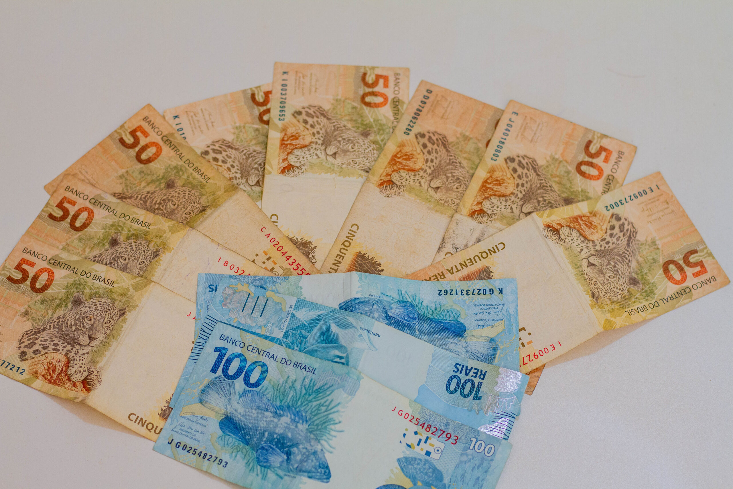 O REFIN e o PEFIN são cobranças que aparecem nos benefícios em alguns momentos. Entenda.