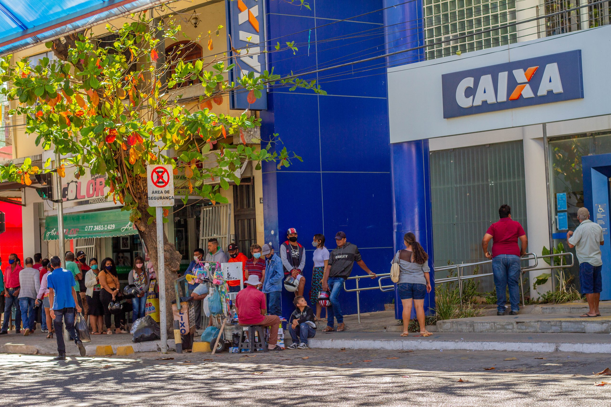 Caixa aprova REDUÇÃO no crédito imobiliário em setembro