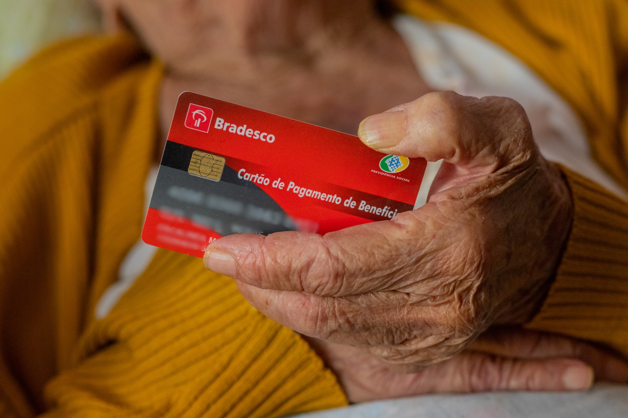 FIM do Cartão Cidadão: Será que é verdade? Saiba como o cartão funciona, como acessar seus benefícios e desvende os boatos sobre o fim do Cartão Cidadão. Crédito: @jeanedeoliveirafotografia / beneficiodoidoso.com.br