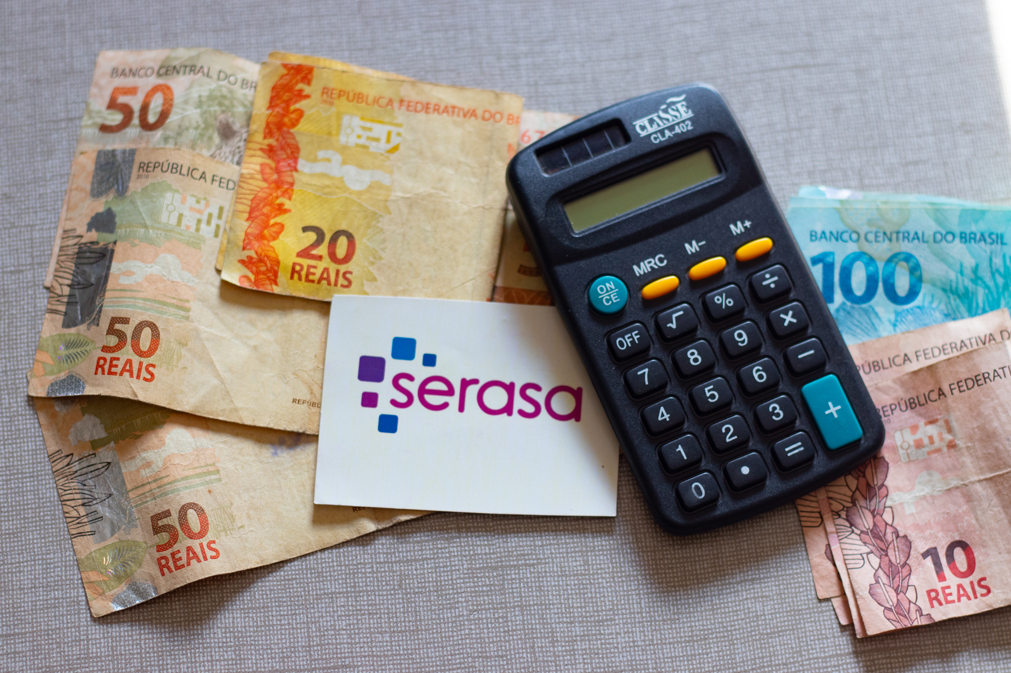 Fake news! Lista reúne as maiores MENTIRAS sobre o Serasa; você já acreditou em alguma