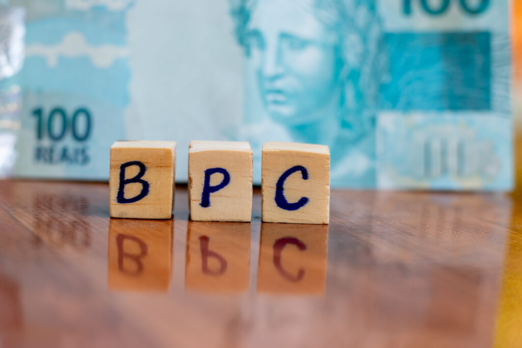 As novas regras do BPC chegaram para alterar algumas informações importantes sobre o benefício.