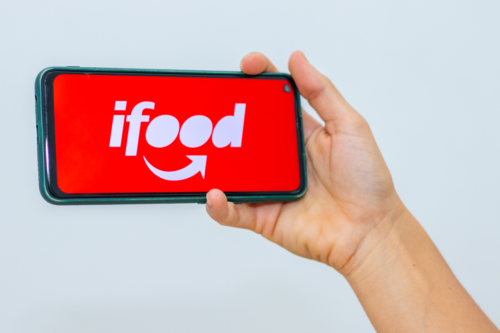 Nova parceria entre iFood e Nubank libera pedidos com DESCONTOS