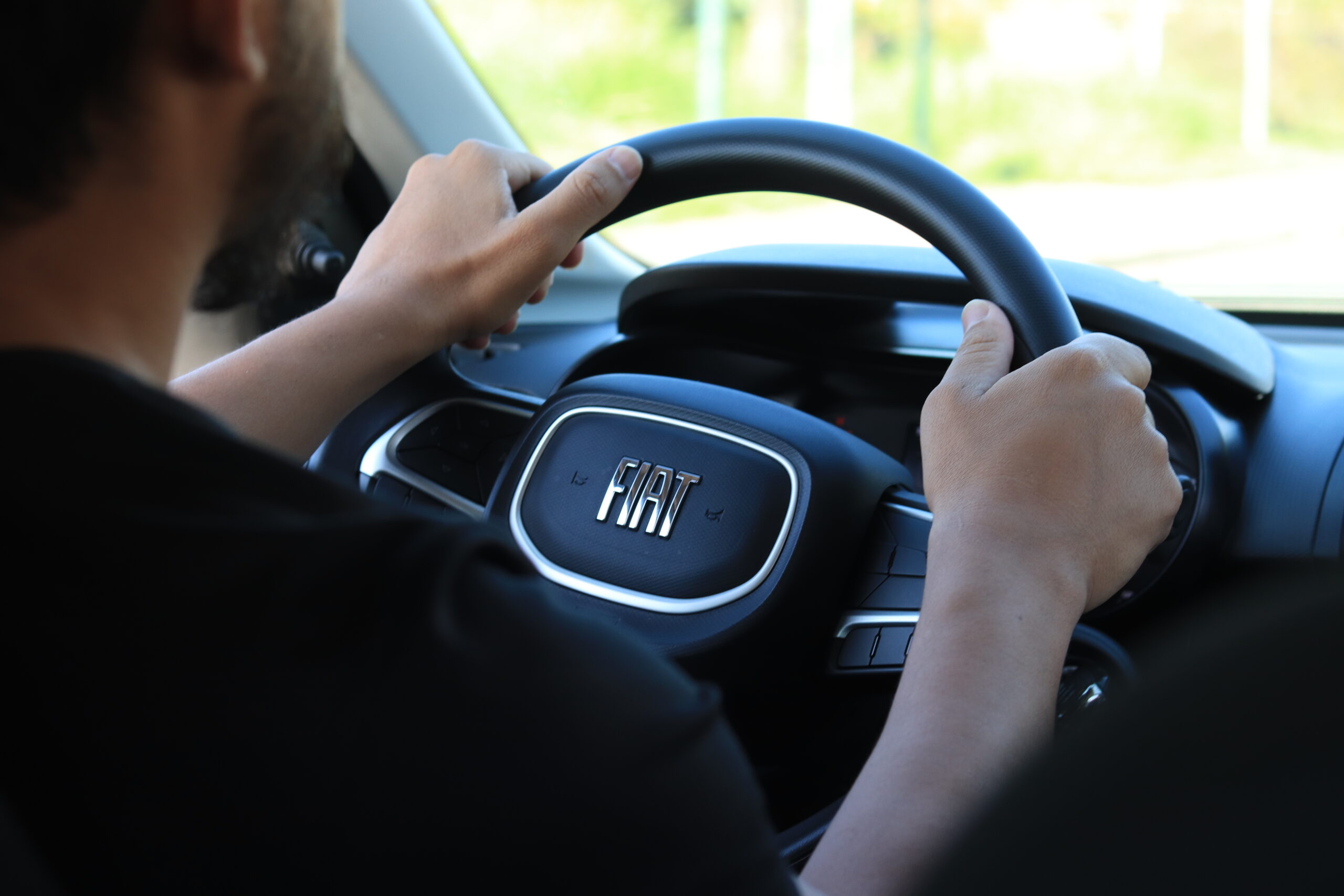 Quer comprar um carro novo? Saiba como aposentados podem obter isenções fiscais e economizar na aquisição de veículos zero-quilômetro em 2024. Crédito: @jeanedeoliveirafotografia / beneficiodoidoso.com.br