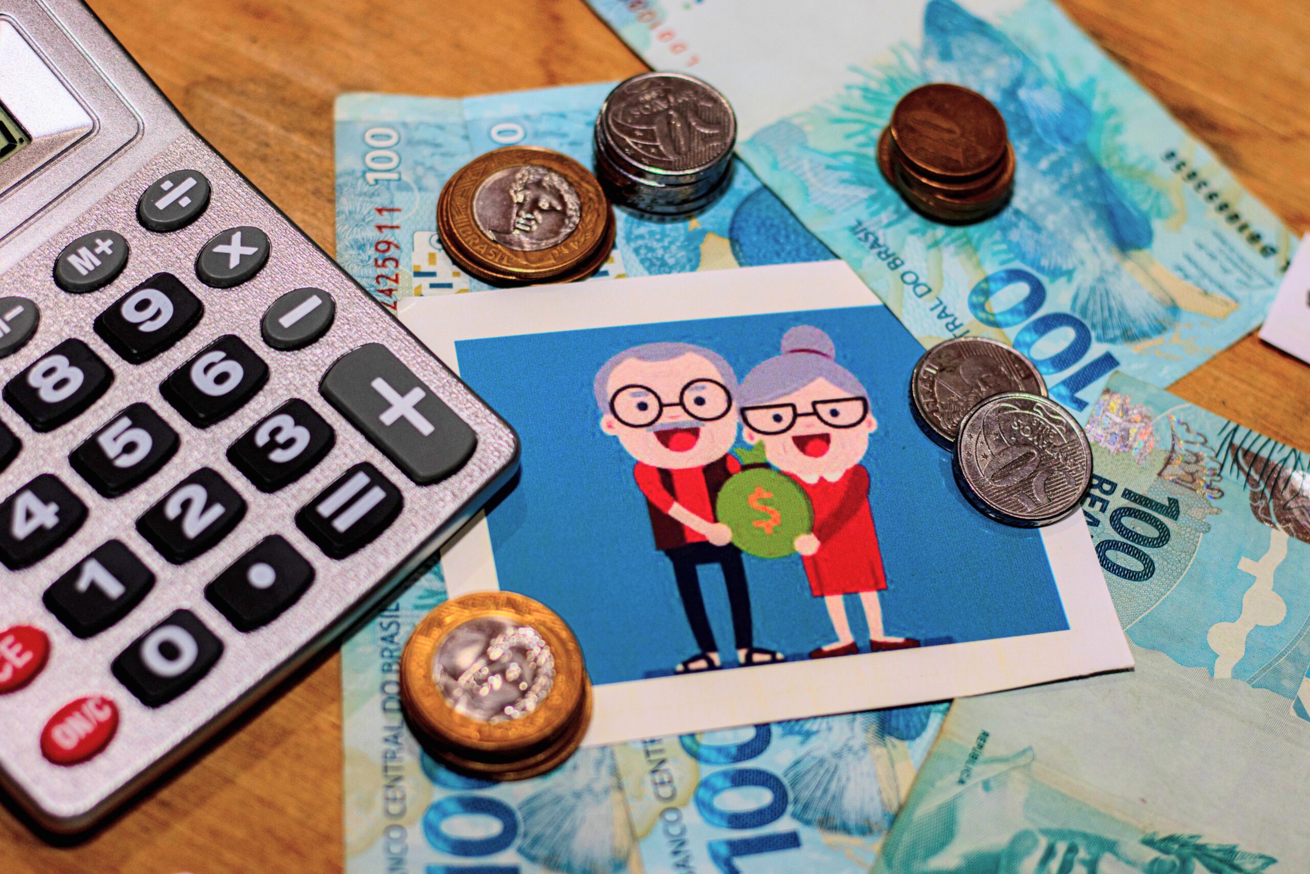 Quer saber quanto tempo falta para se aposentar? Veja como usar a simulação do Meu INSS para obter uma previsão precisa do seu tempo restante e entenda as exigências atuais para a aposentadoria. Crédito: @jeanedeoliveirafotografia / beneficiodoidoso.com.br