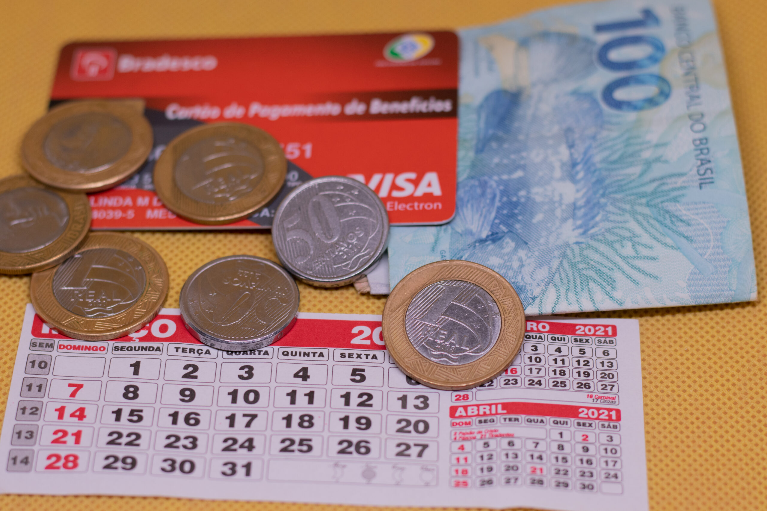 Pediu o cartão magnético do INSS e não sabe como usar? Veja os procedimentos!