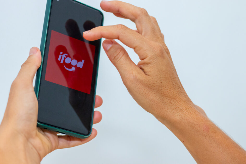 iFood e Nubank se unem e DISTRIBUEM pedidos com descontos