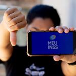 Aposentados e pensionistas do INSS.