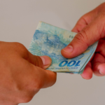 Mais de 200 mil ainda não sacaram o abono salarial veja se você está entre eles