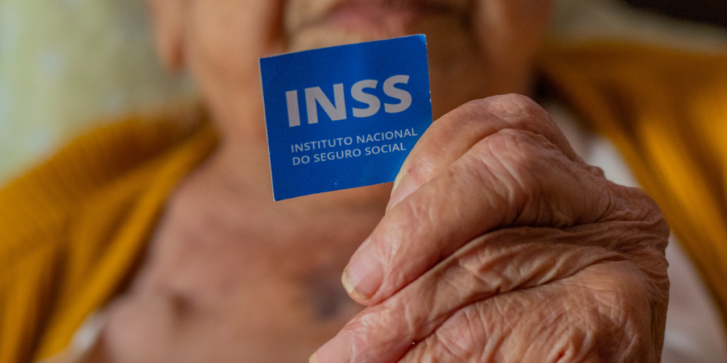 Novo aviso do INSS deixa milhares de aposentados e pensionistas em alerta - entenda