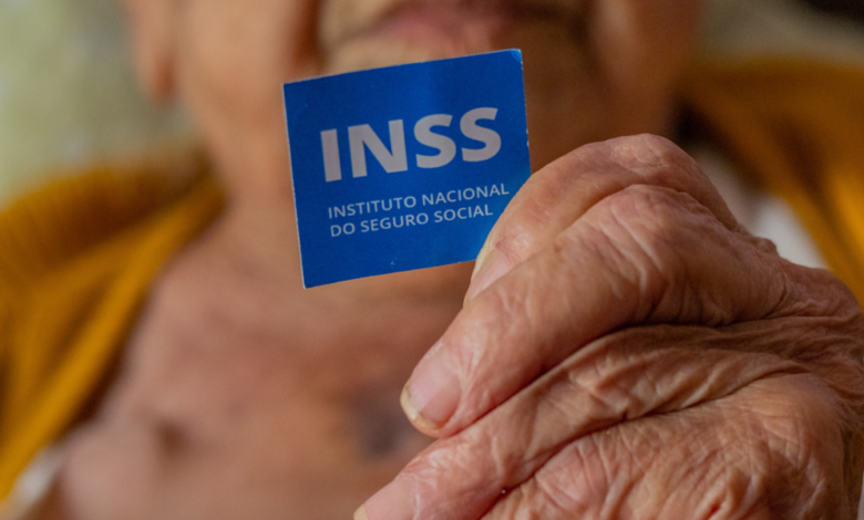 Novo aviso do INSS deixa milhares de aposentados e pensionistas em alerta - entenda