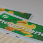 R$ 51 milhões na poupança descubra quanto rende por mês o prêmio da Mega-Sena