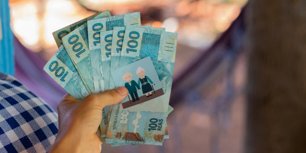 Aposentados e pensionistas até R$ 1.500 a mais na sua conta em novembro - confira as datas