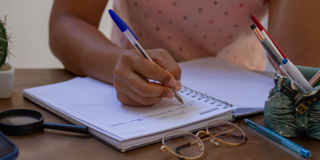 Bolsas de R$ 400 até R$ 900 para você estudar descubra como conseguir a sua