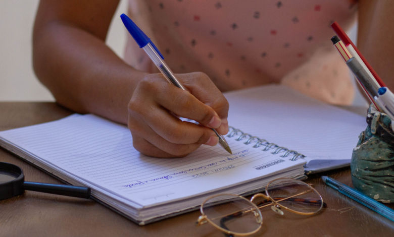 Bolsas de R$ 400 até R$ 900 para você estudar descubra como conseguir a sua