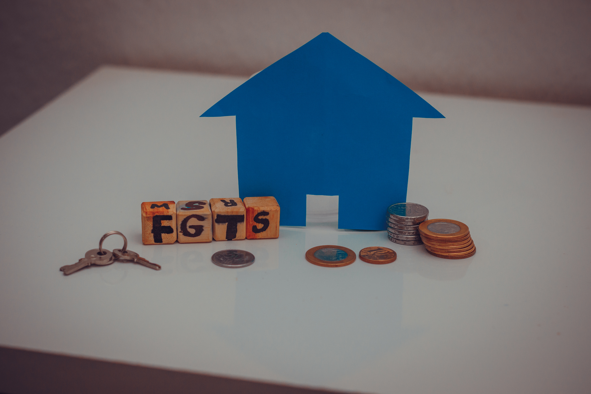 Financiar casa própria com o FGTS.