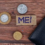 MEI e aposentadoria são coisas que não combinam? Entenda a verdade e como funciona se um aposentado decide empreender em suas próprias coisas no Brasil de hoje.
