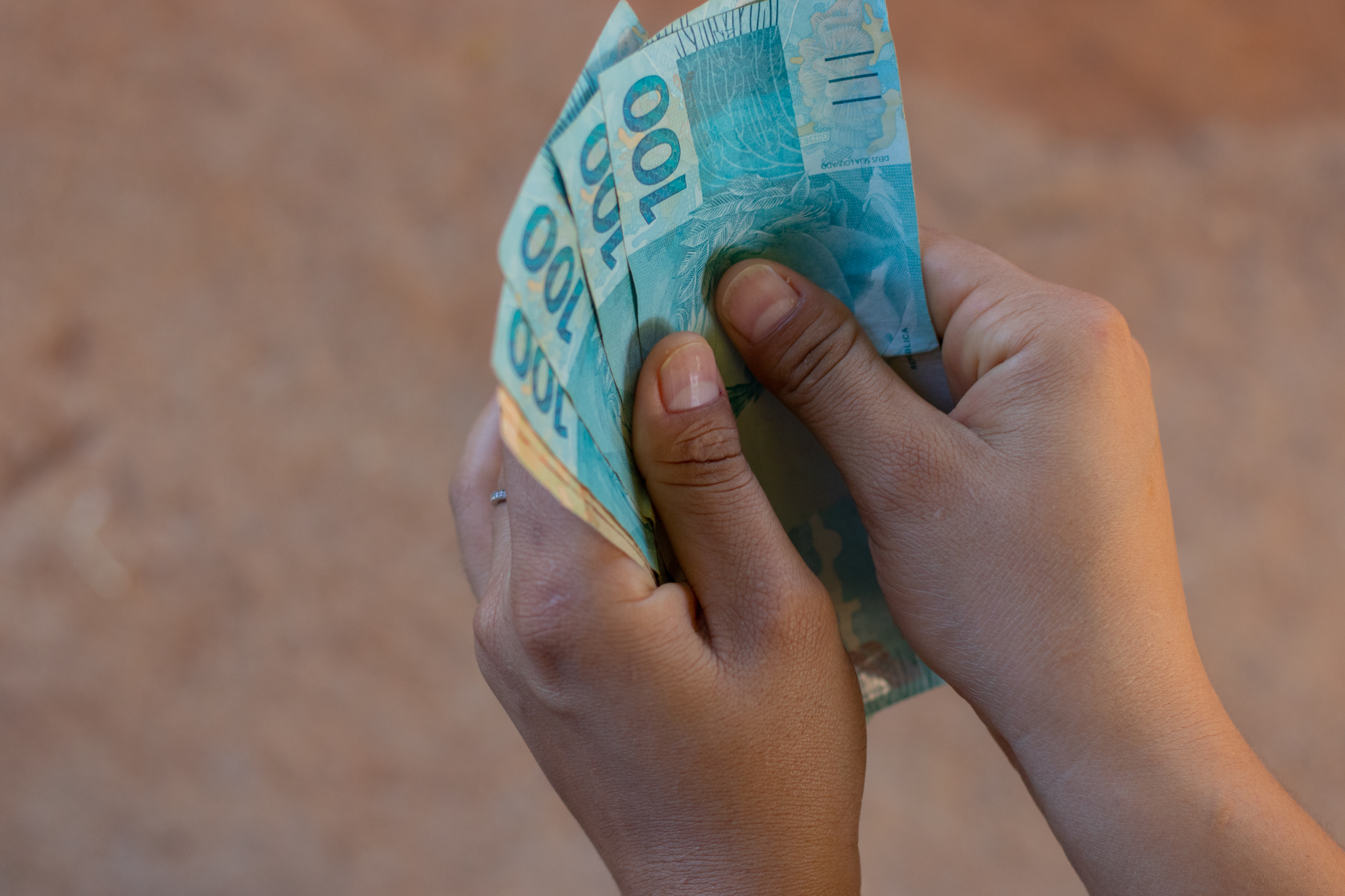 Ainda tem muito dinheiro esquecido e parado no banco, mas você pode ser o dono de uma fatia dessa grana; saiba tudo o que precisa.