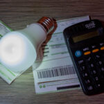 A conta de luz de agosto ainda deve vir mais cara. Veja o que vai acontecer.