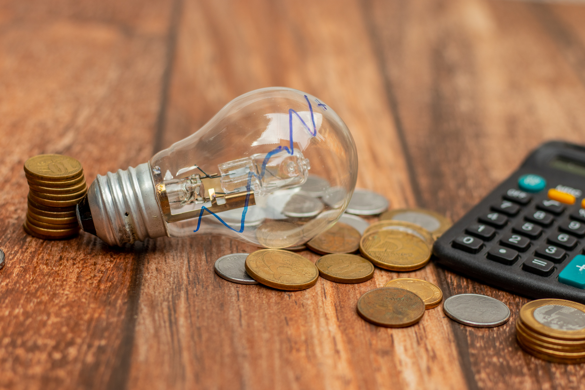 Se você quer economizar na conta de luz, veja algumas dicas.