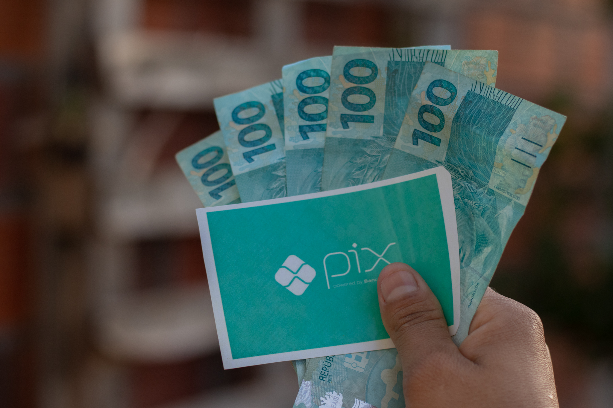 Quem realizar fraudes no Pix pode acabar se dando mal.