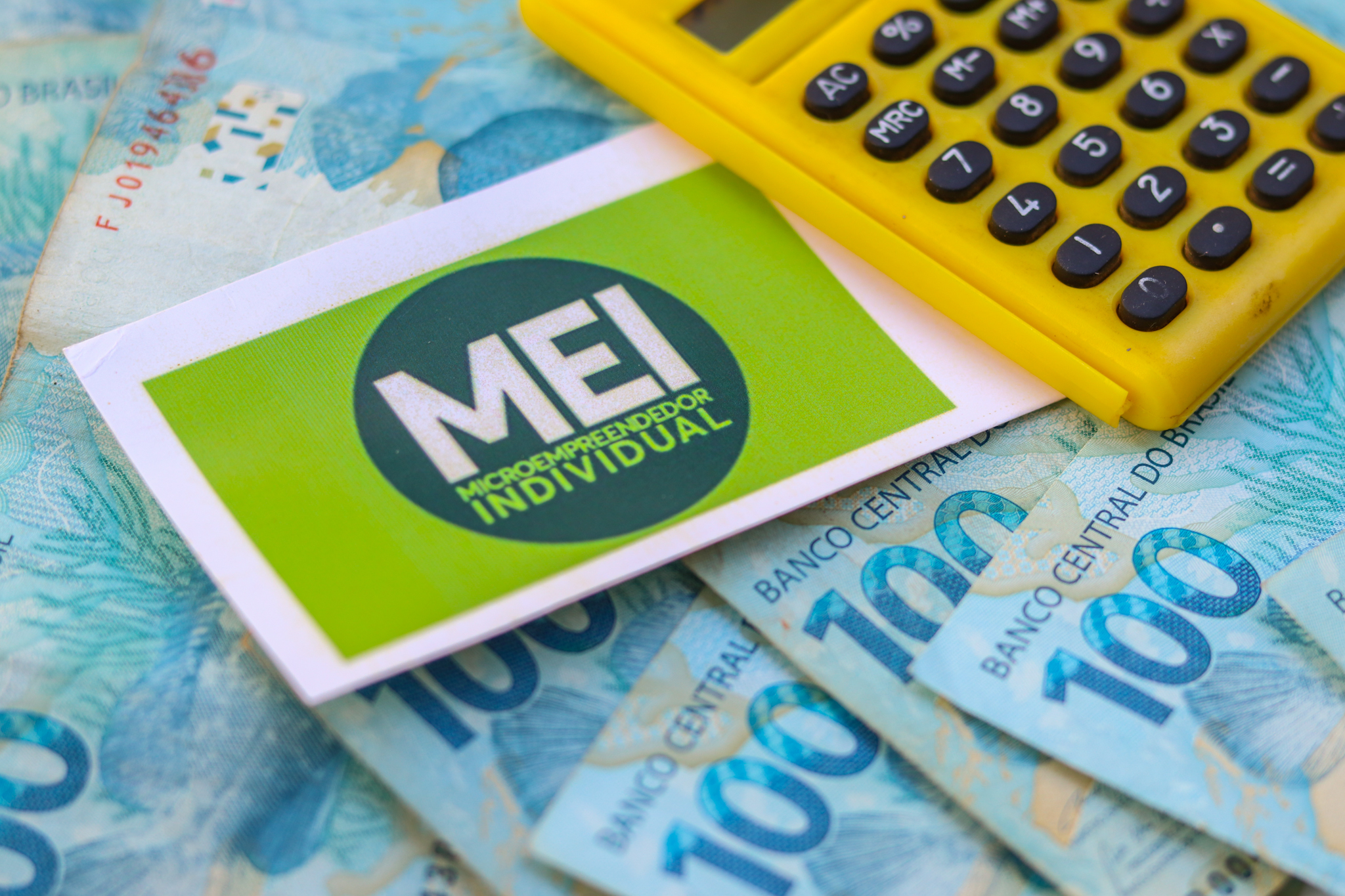 Se você é MEI, veja como pagar seu DAS no cartão.