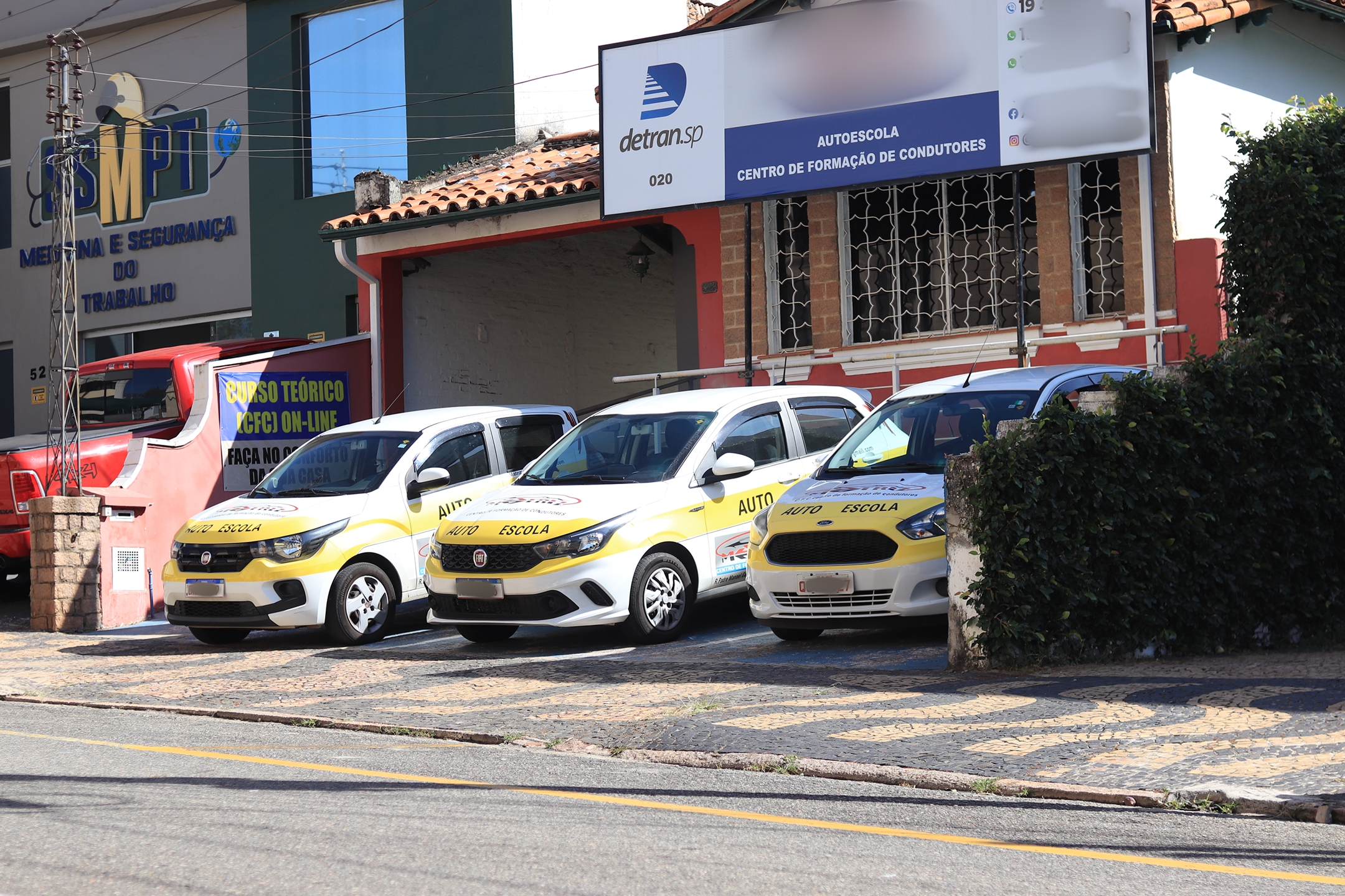 Os donos de autoescolas estão se sentindo acuados com a nova proposta do governo.