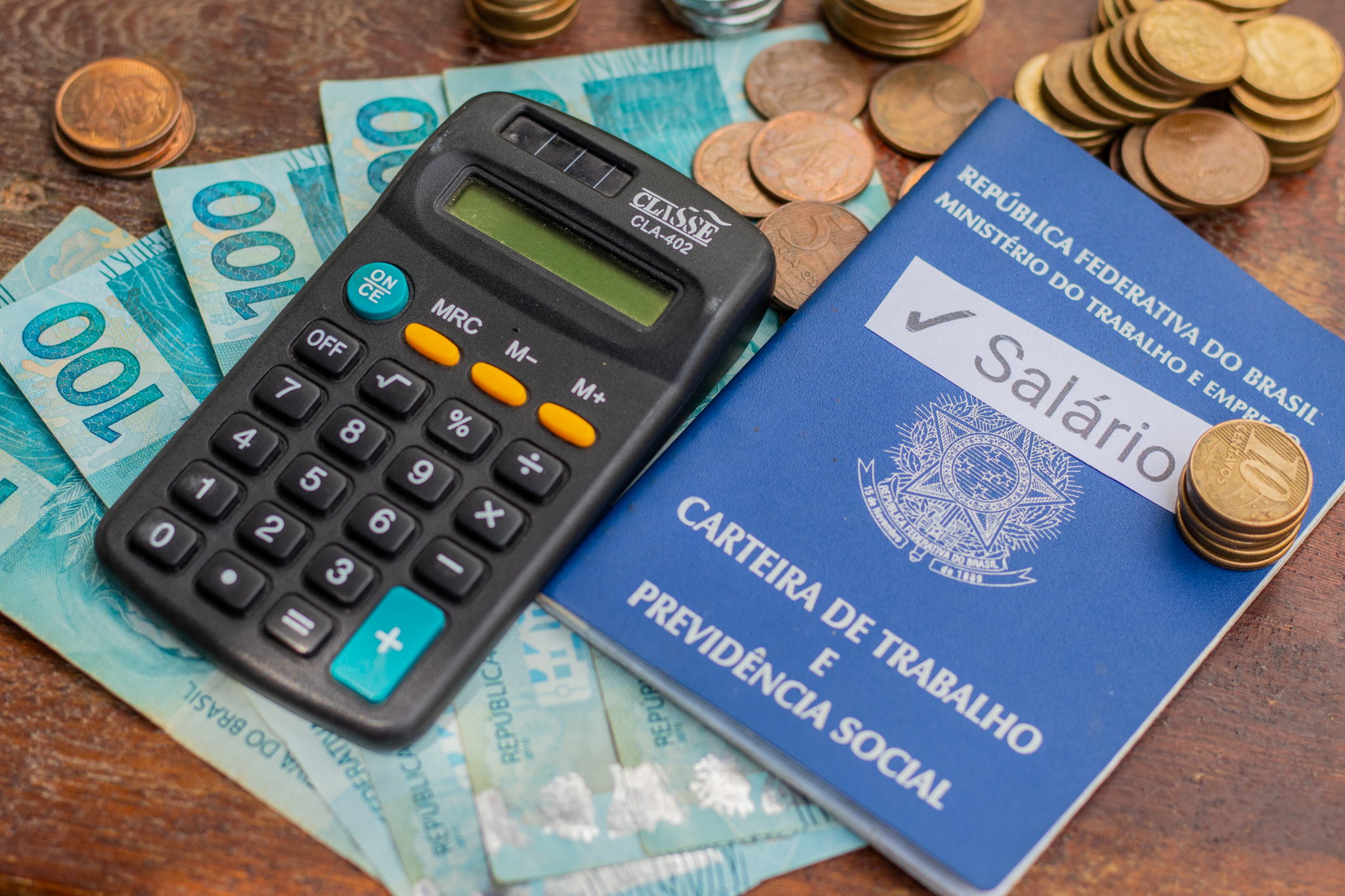 O salário mínimo ideal deveria ser muito maior do que o pago atualmente.