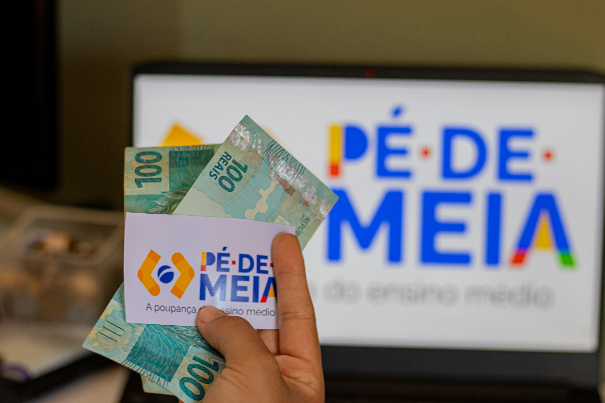 Se você recebe o Pé-de-Meia, veja como fazer o dinheiro render.