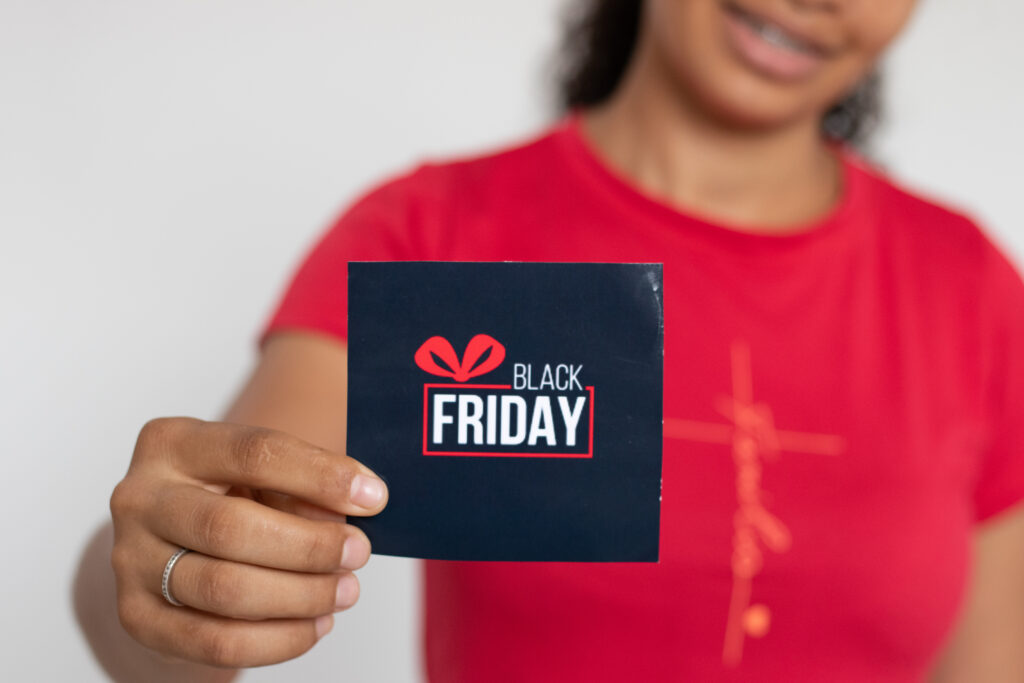 Se você quer aproveitar a Black Friday, fique atento: seu salário vai cair logo.
