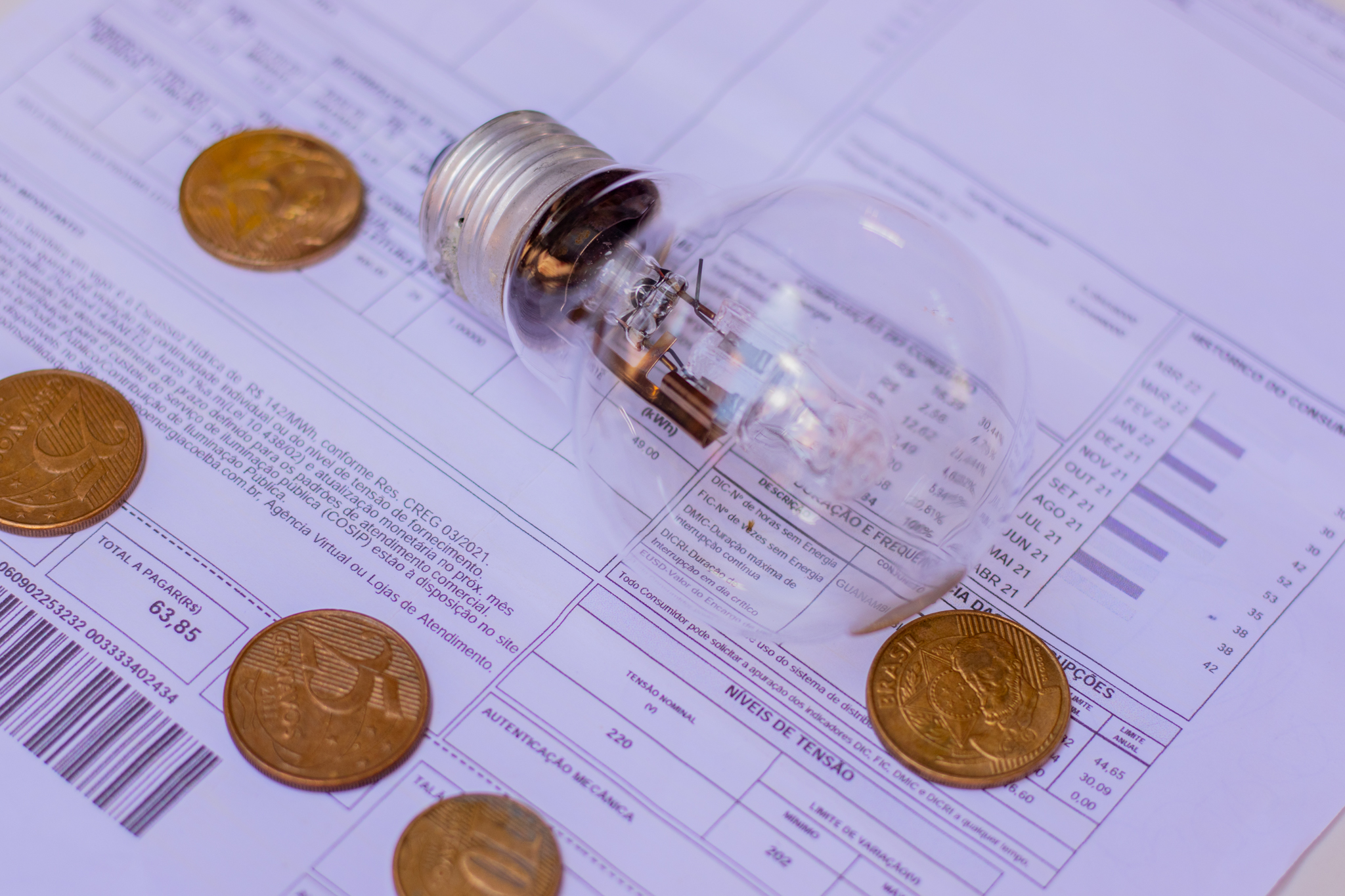 Se você quer pagar menos na conta de luz, veja dicas para diminuir o valor.